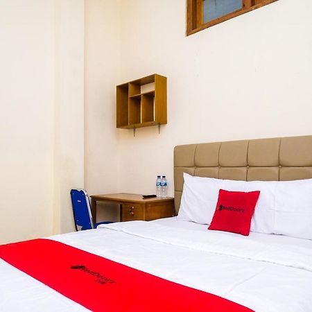 Reddoorz Syariah @ Griya Thamrin Manahan Solo Bagian luar foto