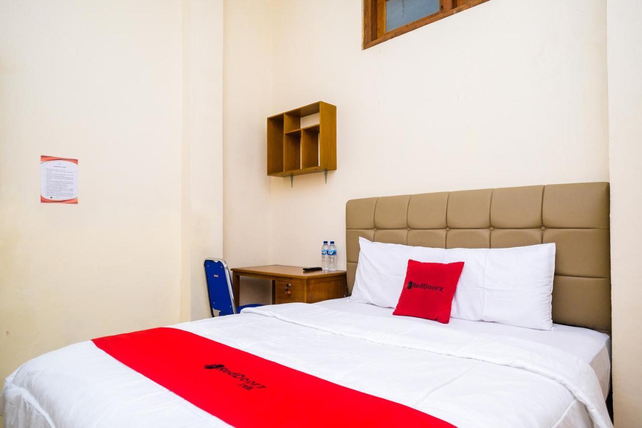 Reddoorz Syariah @ Griya Thamrin Manahan Solo Bagian luar foto