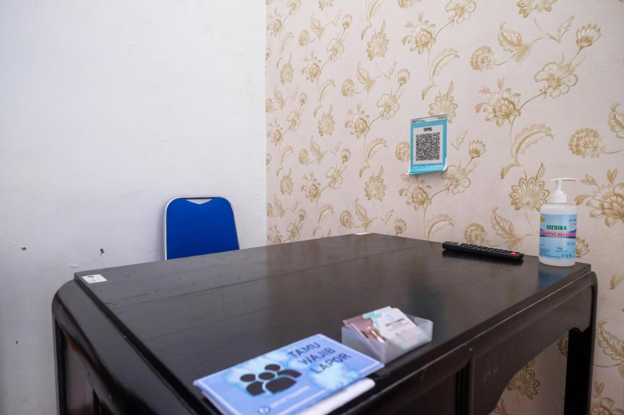 Reddoorz Syariah @ Griya Thamrin Manahan Solo Bagian luar foto