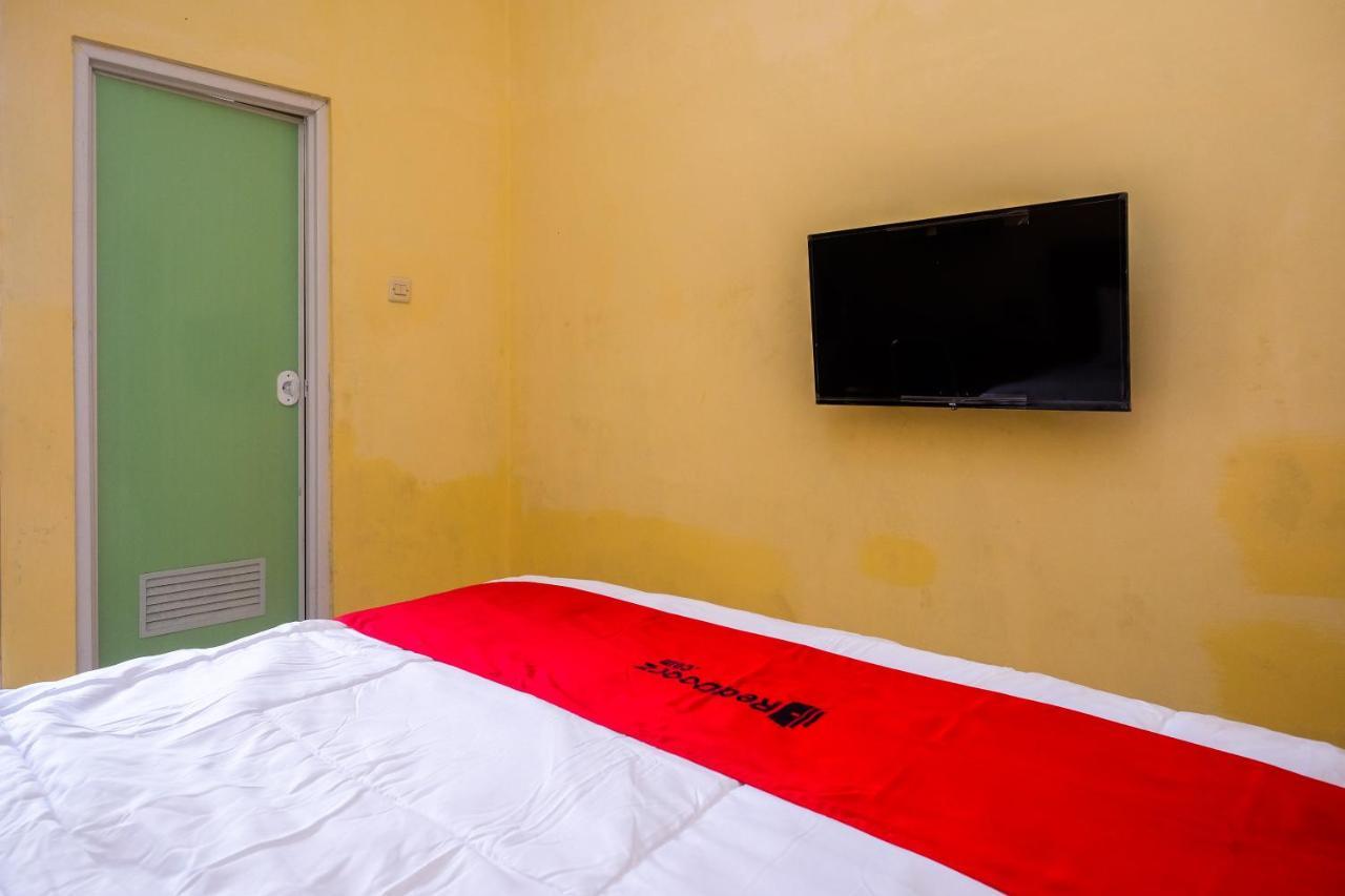Reddoorz Syariah @ Griya Thamrin Manahan Solo Bagian luar foto