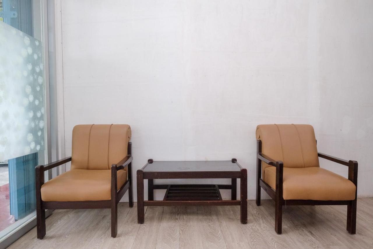 Reddoorz Syariah @ Griya Thamrin Manahan Solo Bagian luar foto