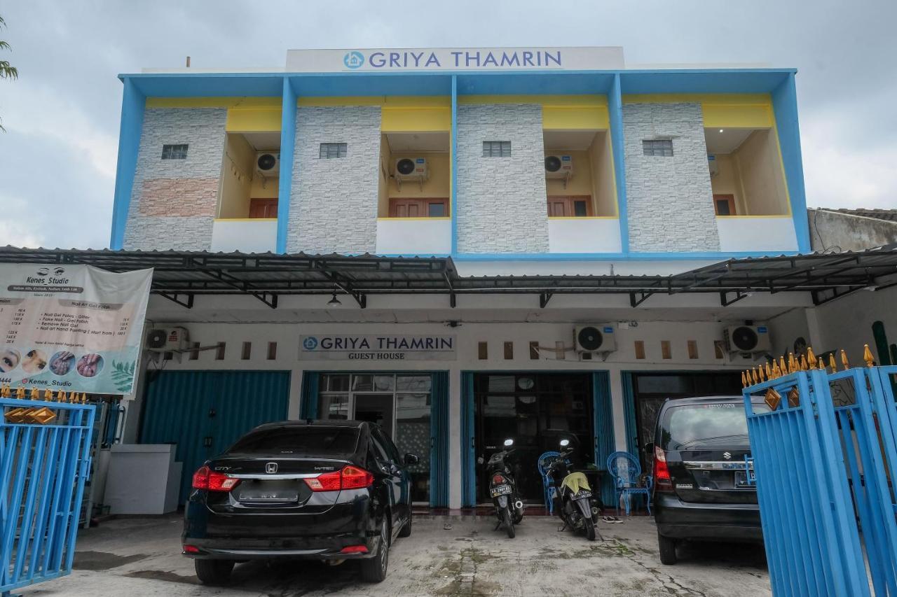 Reddoorz Syariah @ Griya Thamrin Manahan Solo Bagian luar foto