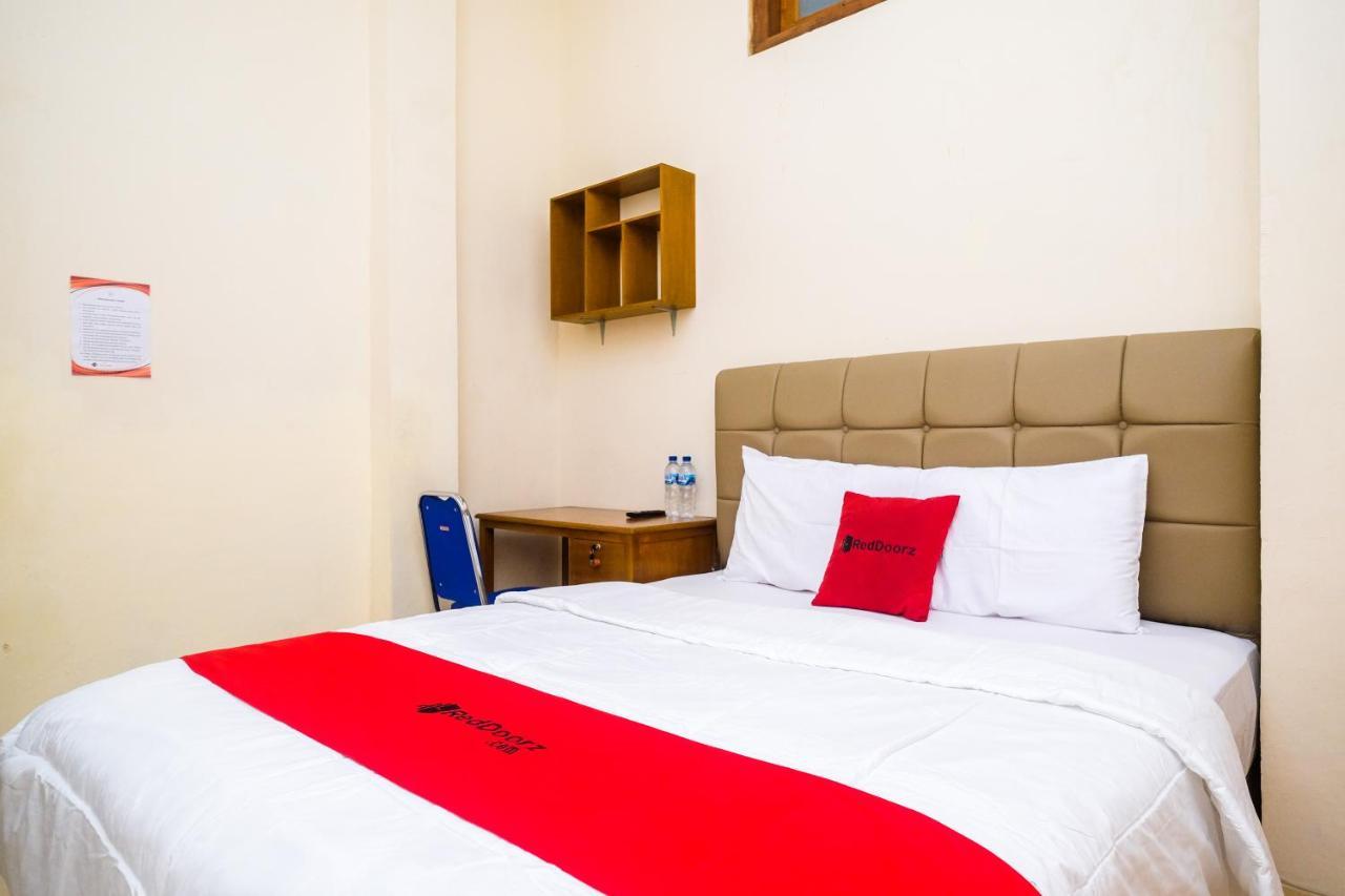Reddoorz Syariah @ Griya Thamrin Manahan Solo Bagian luar foto