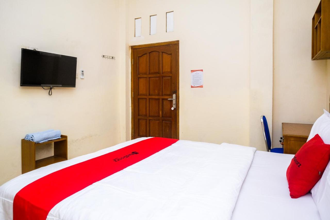 Reddoorz Syariah @ Griya Thamrin Manahan Solo Bagian luar foto