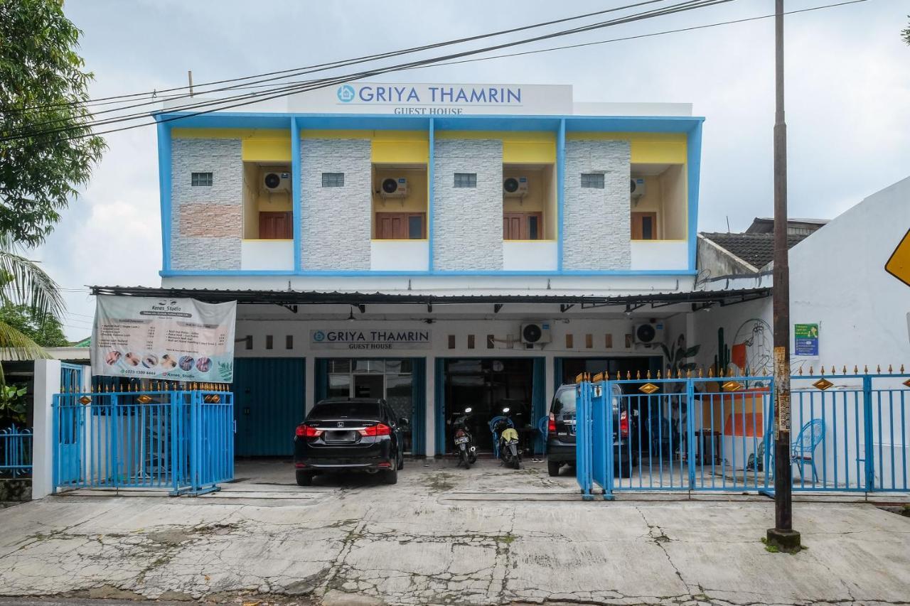 Reddoorz Syariah @ Griya Thamrin Manahan Solo Bagian luar foto