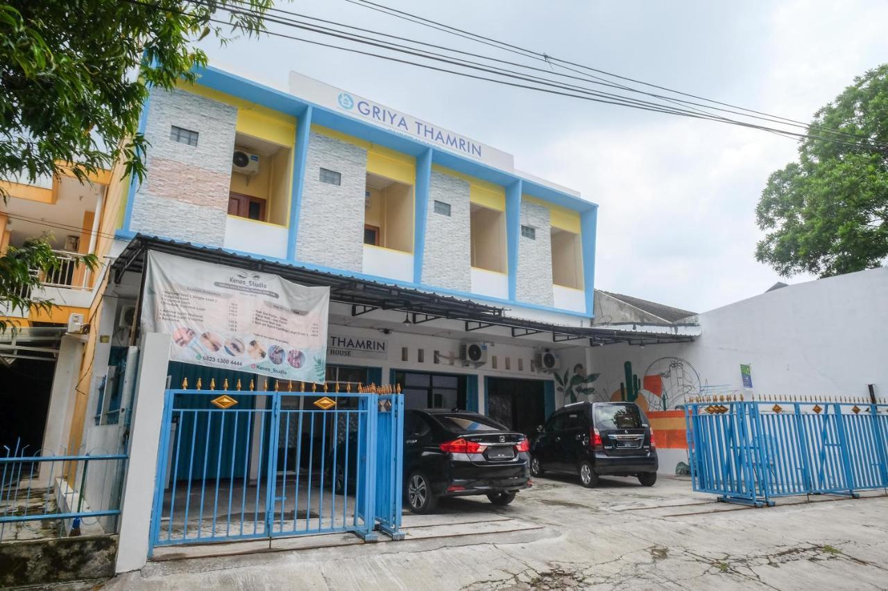 Reddoorz Syariah @ Griya Thamrin Manahan Solo Bagian luar foto
